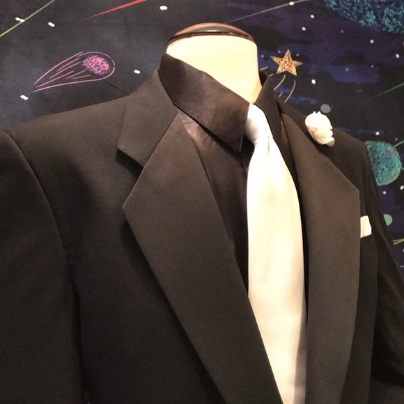 Abriani Italian Tuxedo Coat - Picture 10 of 17